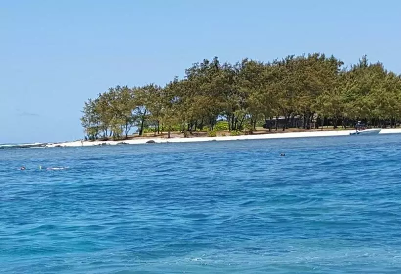 پانسیون Chez Johnny   Blue Bay
