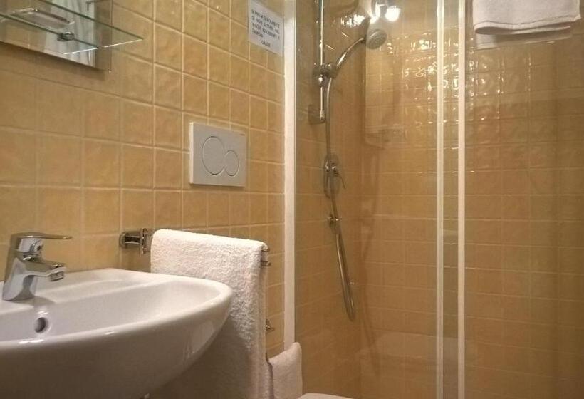 פנסיון La Piccola Torre