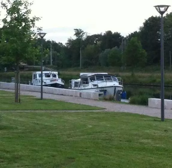 Majatalo Les Lilas Roses
