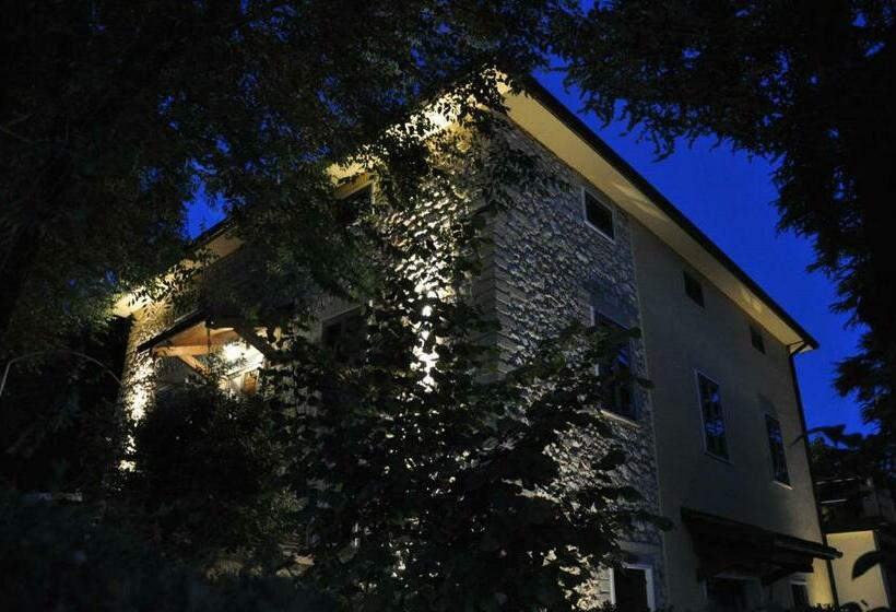 تختخواب و صبحانه Relais Des Roches