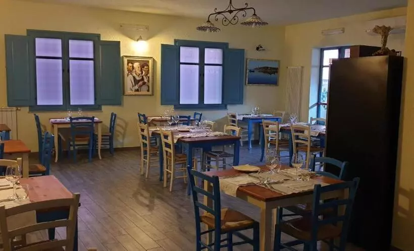 ペンション S Apposentu Teuladesu Affittacamere Del Ristorante Da Stefano