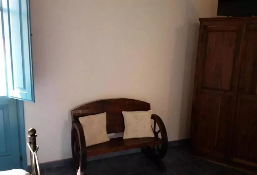 ペンション S Apposentu Teuladesu Affittacamere Del Ristorante Da Stefano