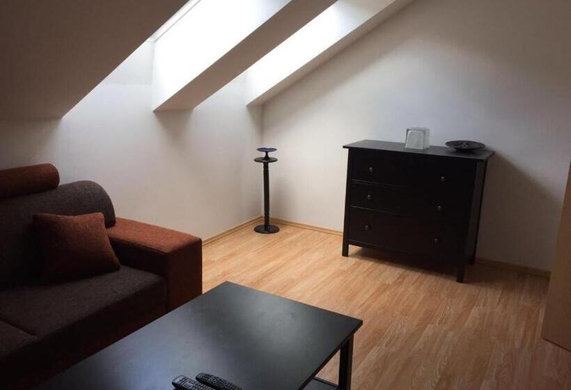 膳宿费 Ubytovanie Eva