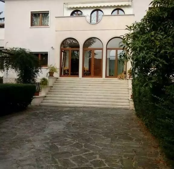 تختخواب و صبحانه Villa Osmanthus
