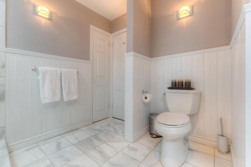 بنسيون Downtown Luxury Victorian Retreat