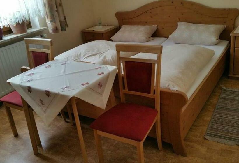 بنسيون Haus Eva