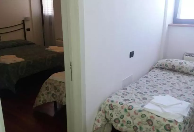 ペンション Leonessaffittacamere