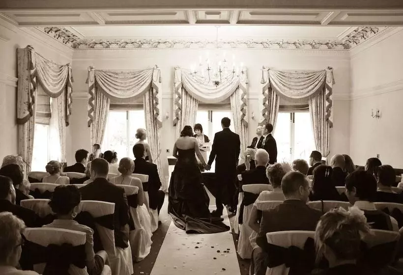 Отель Farington Lodge