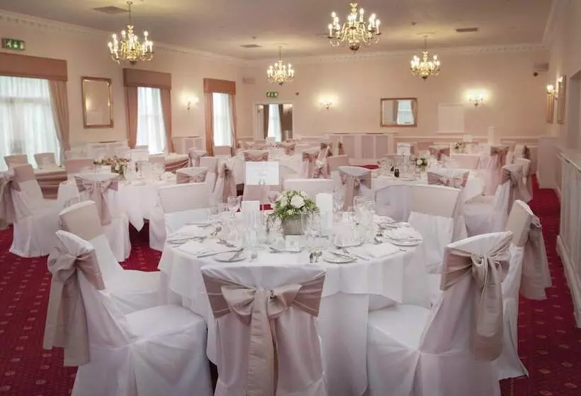 Отель Farington Lodge