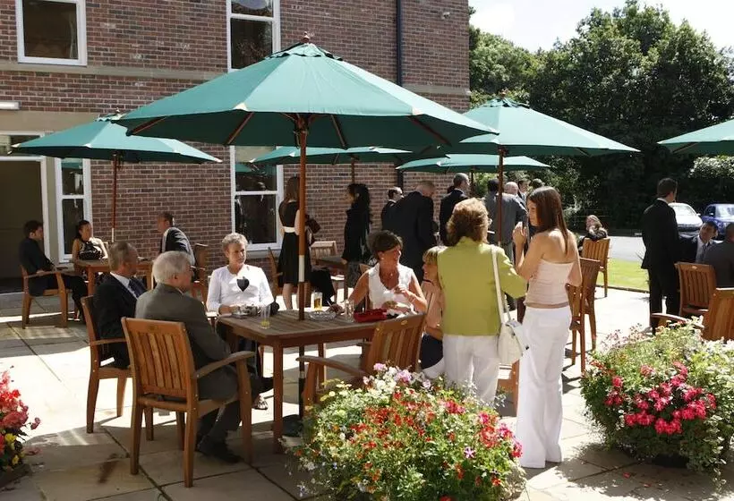 Отель Farington Lodge