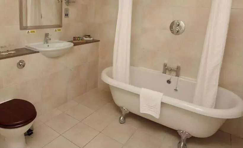 Отель Farington Lodge