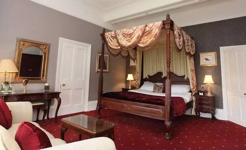 Отель Farington Lodge