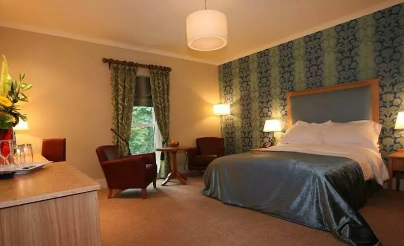 Отель Farington Lodge