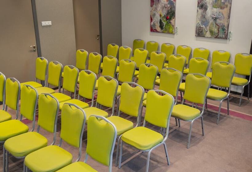 هتل Holiday Inn Kyiv By Ihg