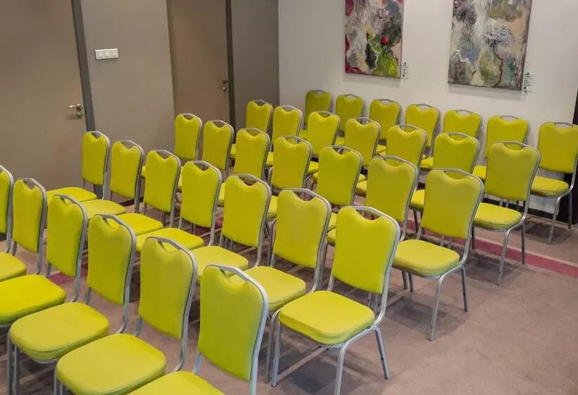 هتل Holiday Inn Kyiv By Ihg