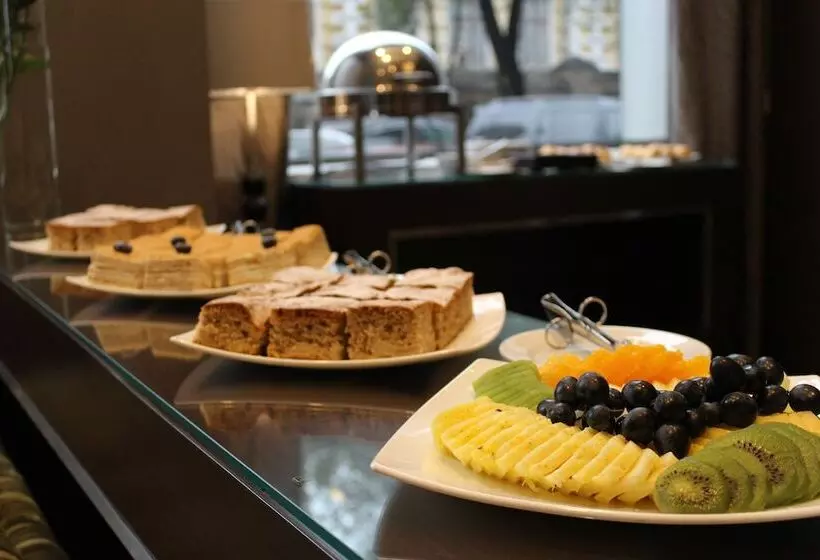 هتل Holiday Inn Kyiv By Ihg