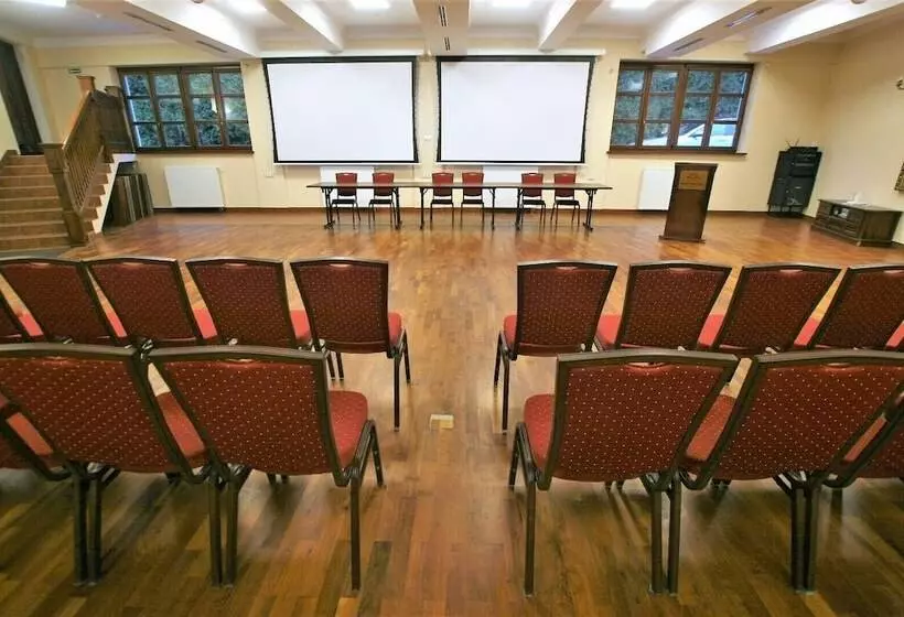 Hotel Sarmata Zespół Dworski