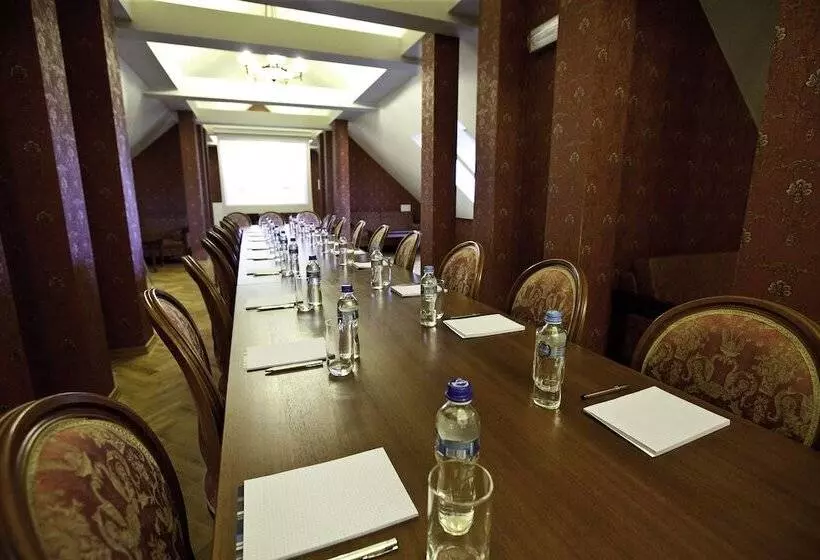 Hotel Sarmata Zespół Dworski