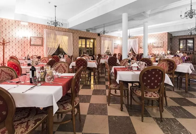 Hotel Sarmata Zespół Dworski