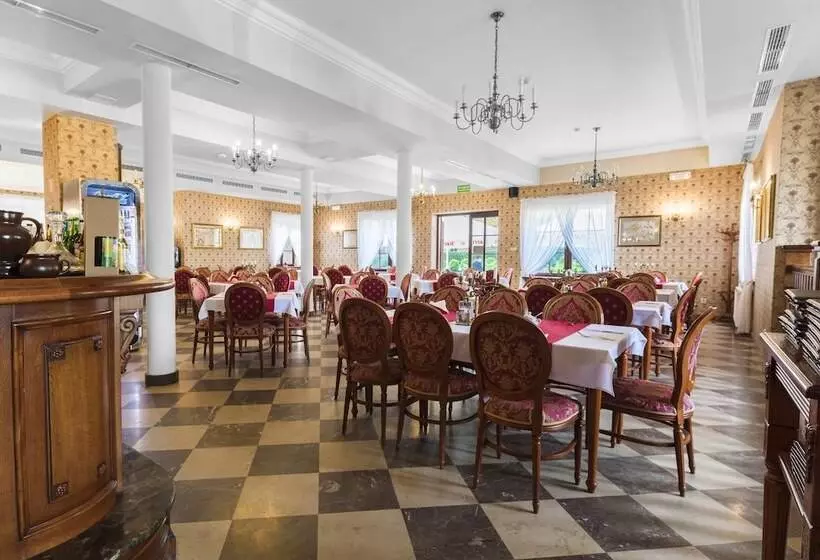 Hotel Sarmata Zespół Dworski