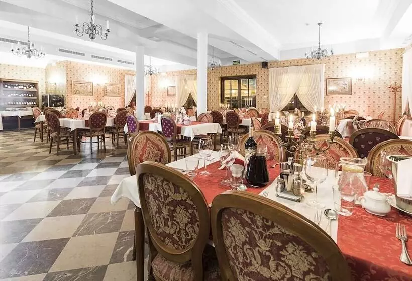 Hotel Sarmata Zespół Dworski