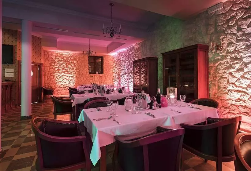 Hotel Sarmata Zespół Dworski