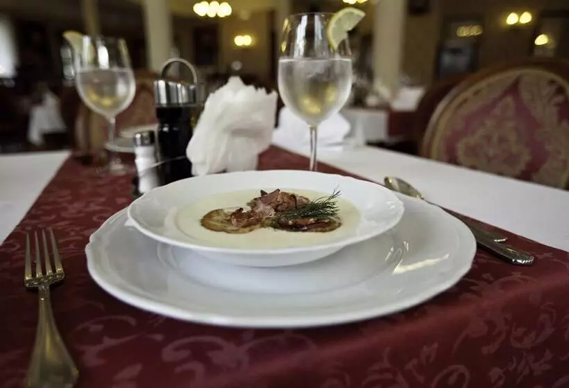 Hotel Sarmata Zespół Dworski