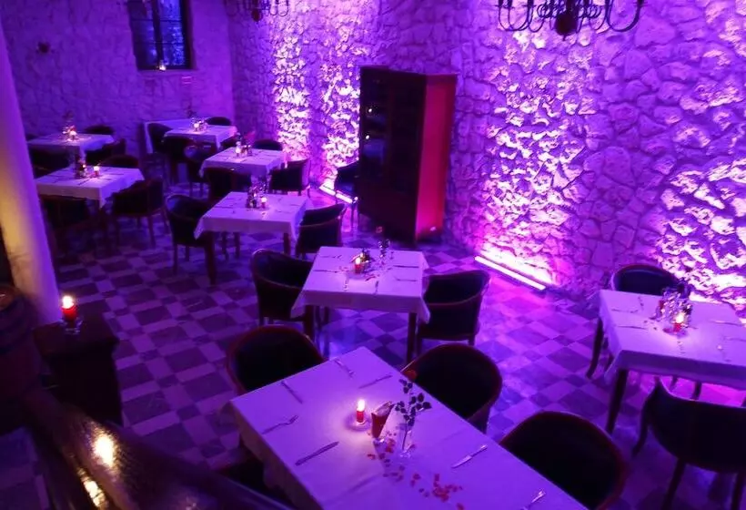 Hotel Sarmata Zespół Dworski