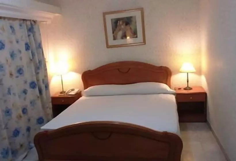 هتل The Diplomat Suite