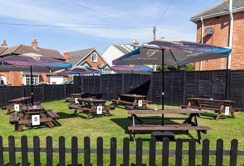 فندق The Old Castle