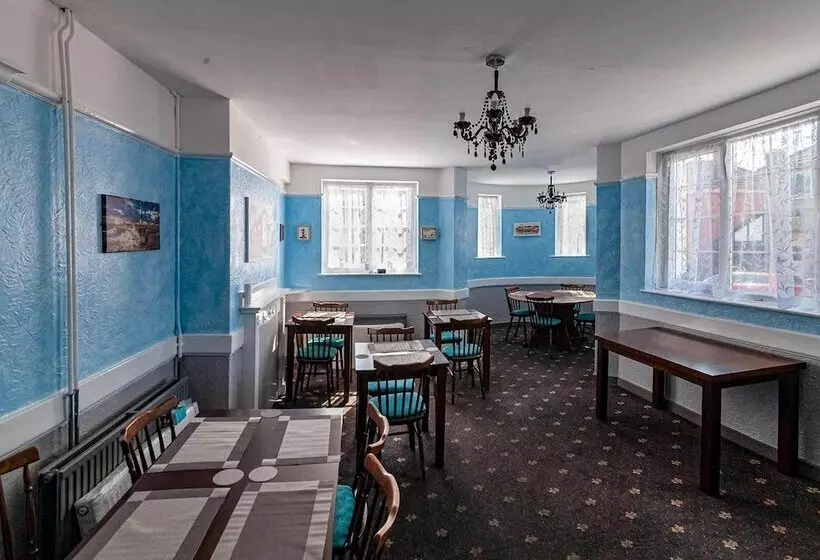 فندق The Old Castle