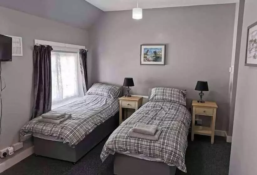 فندق The Old Castle