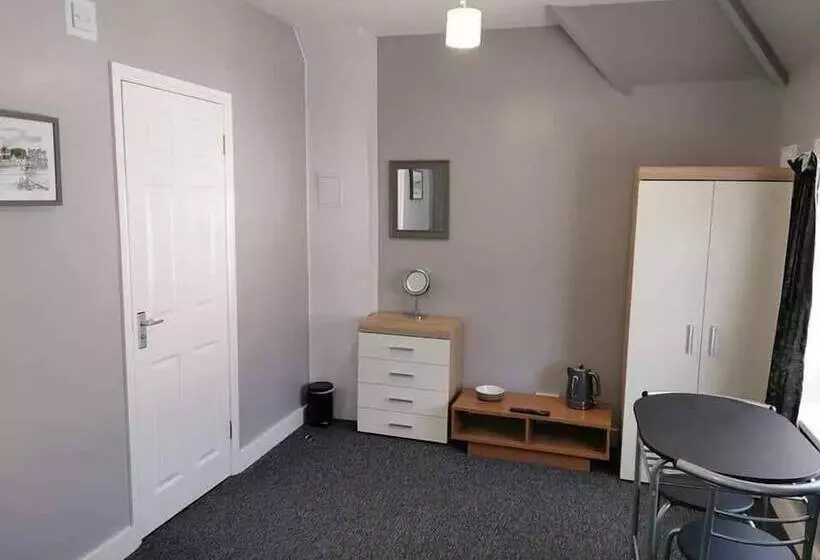 فندق The Old Castle