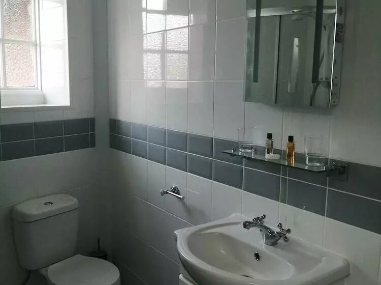 فندق The Old Castle