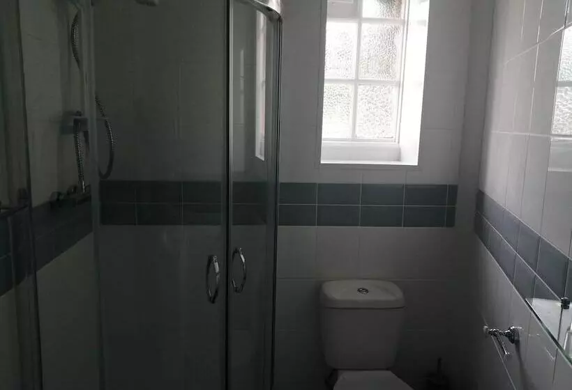 فندق The Old Castle