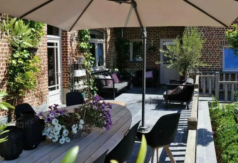 Aamiaismajoitus (B&B) Guesthouse Biolleke