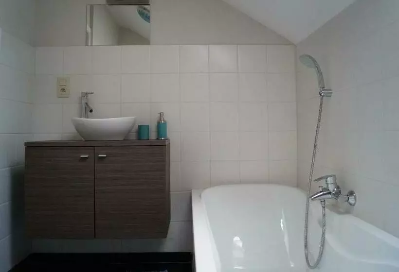 Aamiaismajoitus (B&B) Guesthouse Biolleke