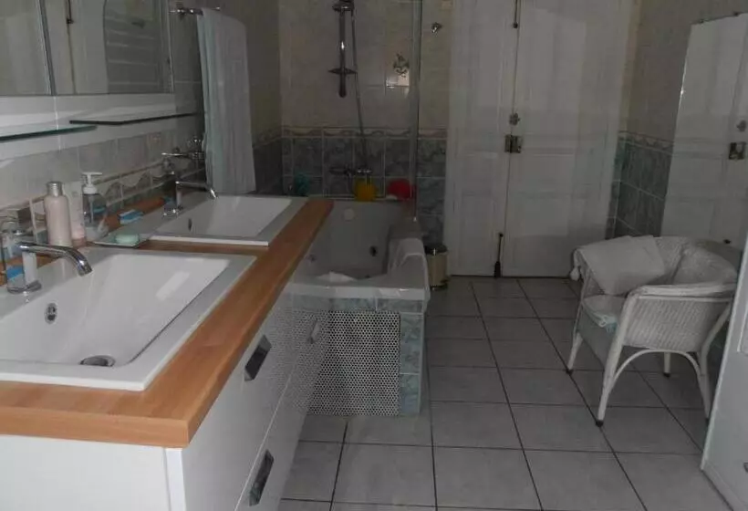 Aamiaismajoitus (B&B) L Orchidée