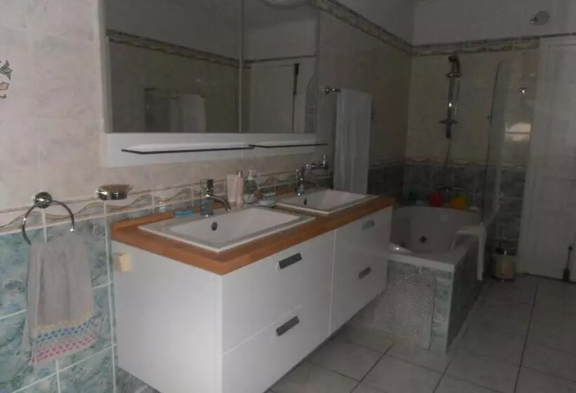 Aamiaismajoitus (B&B) L Orchidée