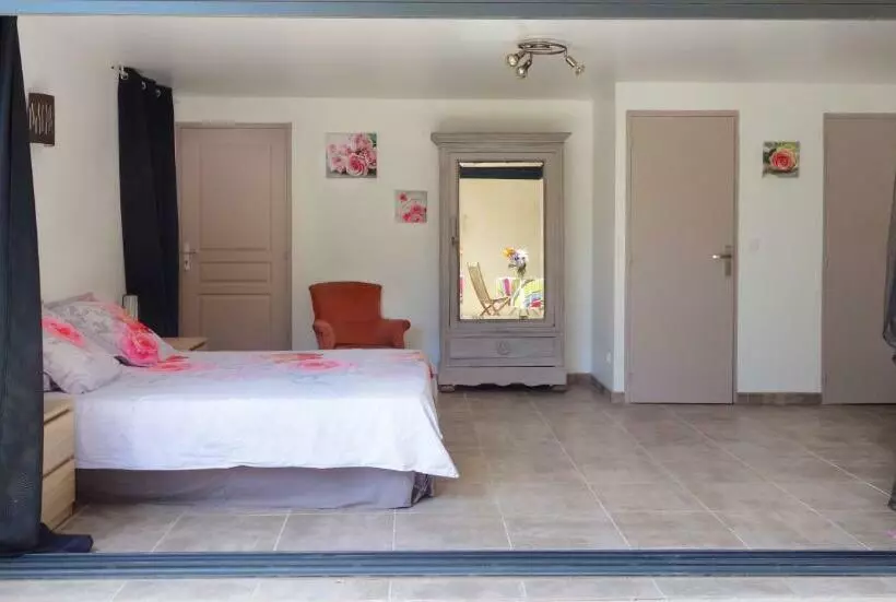 Majatalo Le Clos Saint Elme