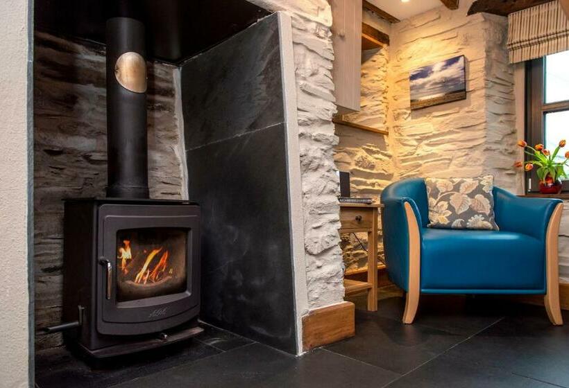 The White Cottage B&b