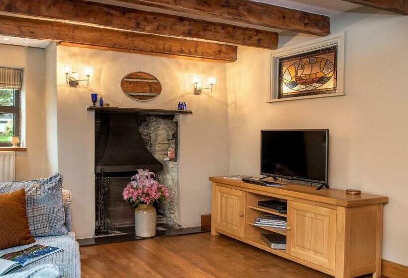 The White Cottage B&b