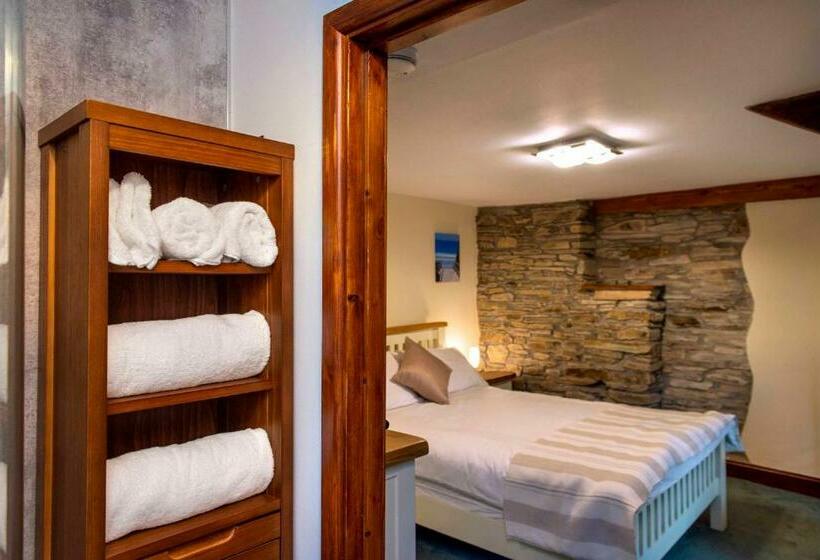 The White Cottage B&b