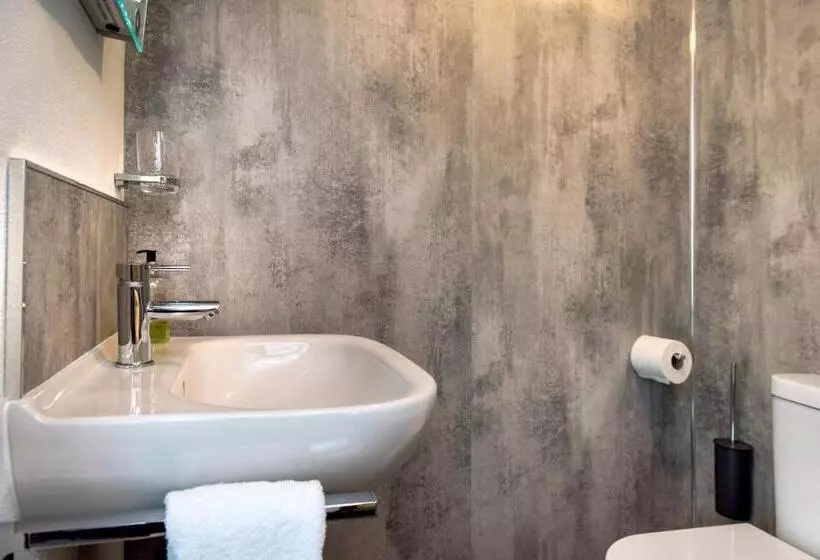 The White Cottage B&b