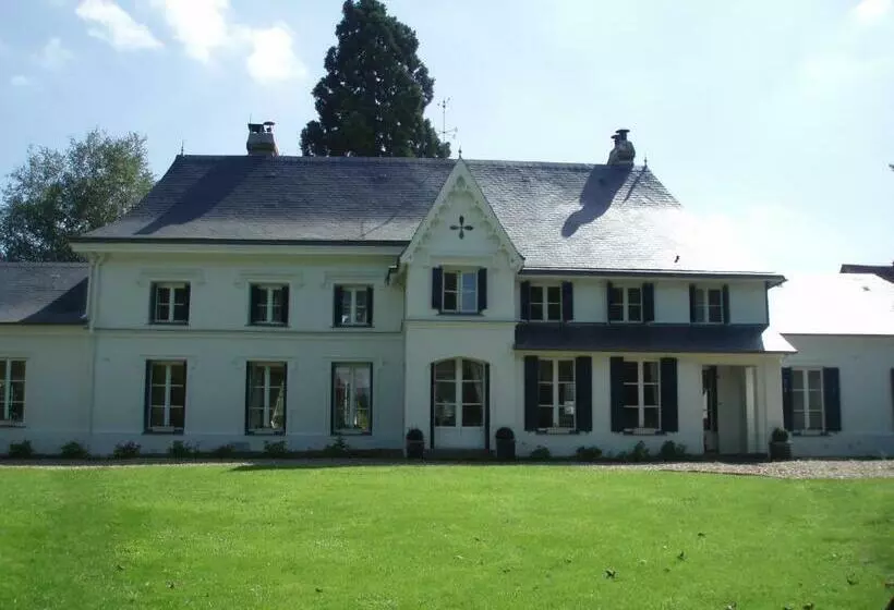 Aamiaismajoitus (B&B) Manoir De L As De Trèfle