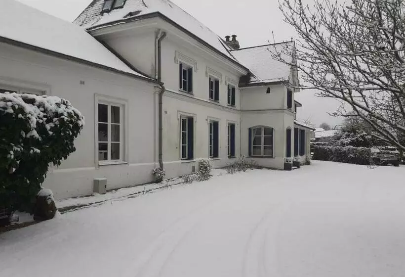 Aamiaismajoitus (B&B) Manoir De L As De Trèfle