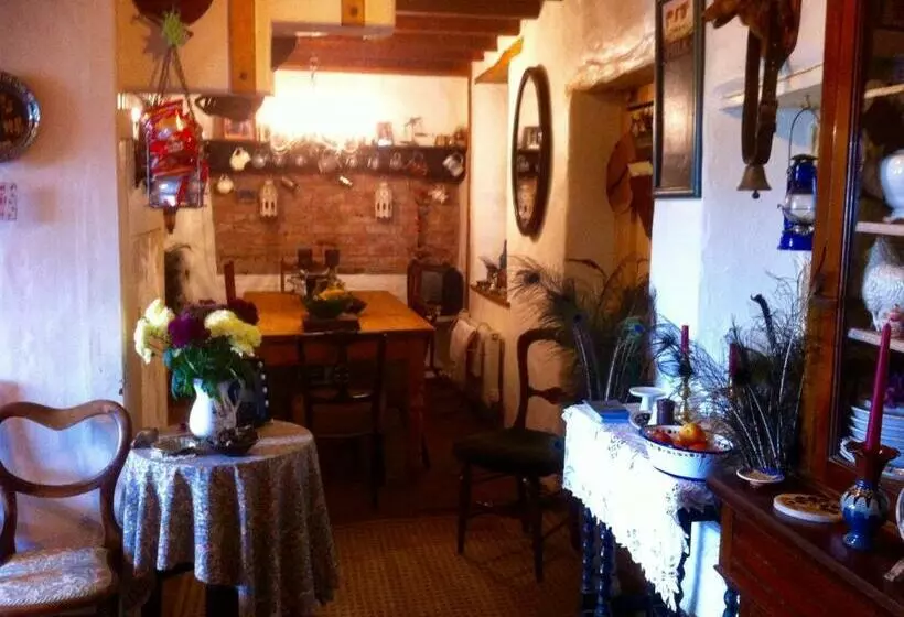 Five Saints Farmhouse B&b