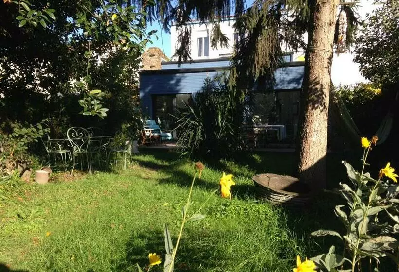 ペンション La Maison Bleue