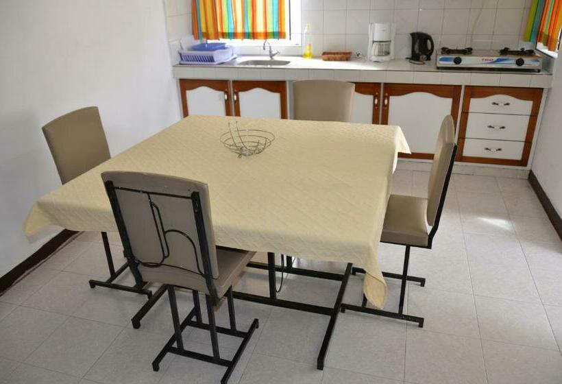 פנסיון Les Gentilhommieres Guest House