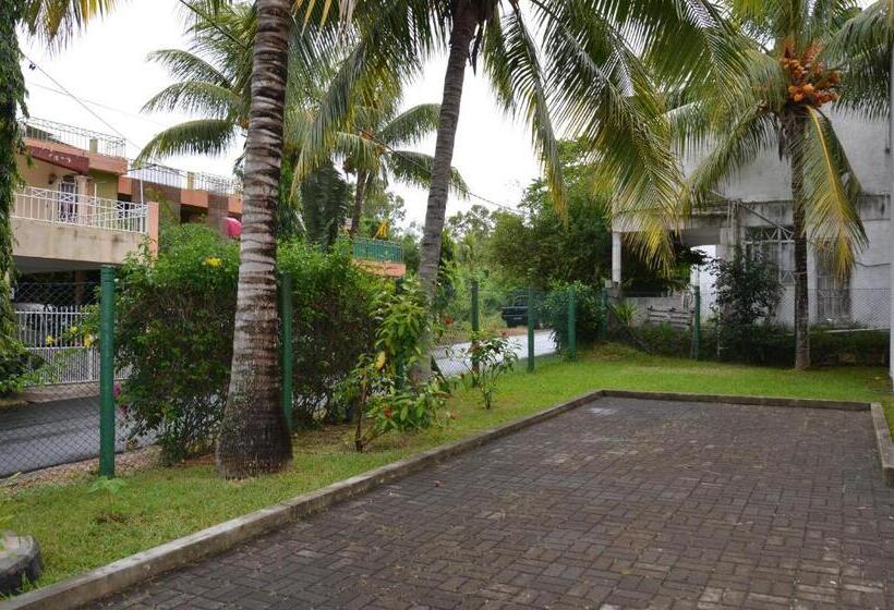 פנסיון Les Gentilhommieres Guest House